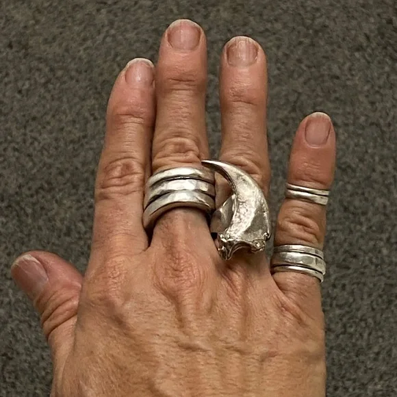 Sterling silver sand casted bear claw ring - Picture 11 of 14